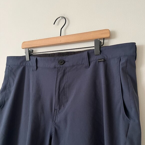 Travis Mathew Wanderlust 9" Blue Flat Front Golf Shorts Men's Size 38 - Picture 3 of 7